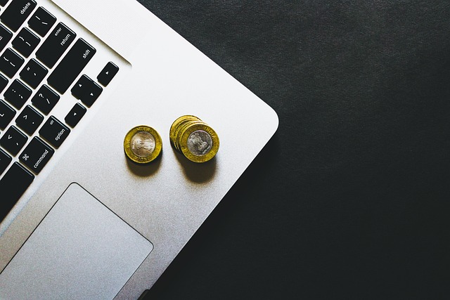 Fra Knapphet til Overflod: Utvikle et Positivt Pengemindset